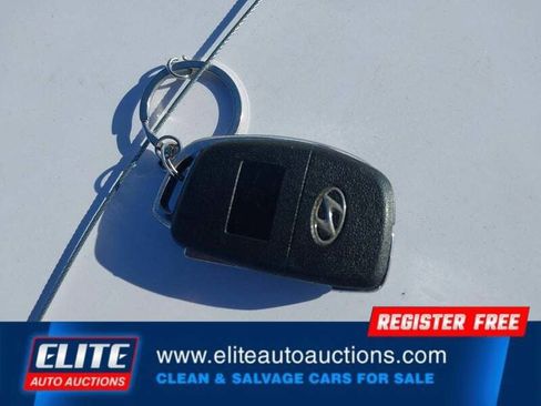 Used 2016 Hyundai Santa Fe Sport image 22