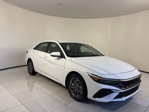 New 2025 Hyundai Elantra Blue image 7