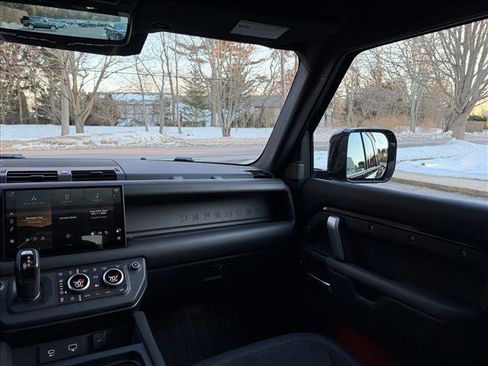 Certified 2022 Land Rover Defender 110 V8 image 15