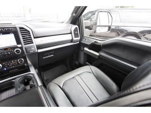 Certified 2019 Ford F250 Platinum w/ Platinum Ultimate Package AWD/4WD image 9