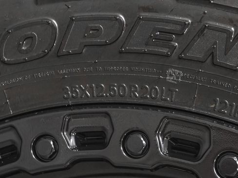 Used 2024 GMC Yukon AT4 image 35