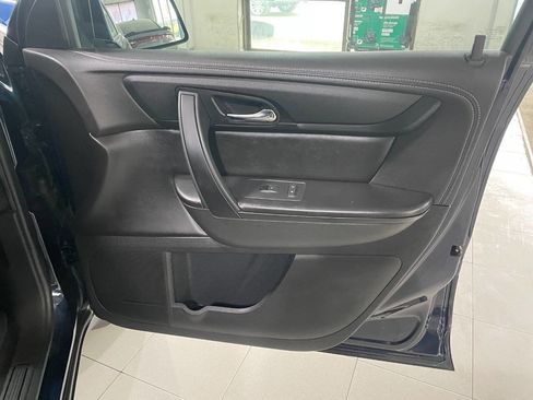 Used 2017 Chevrolet Traverse LT w/ Style and Technology Package image 31