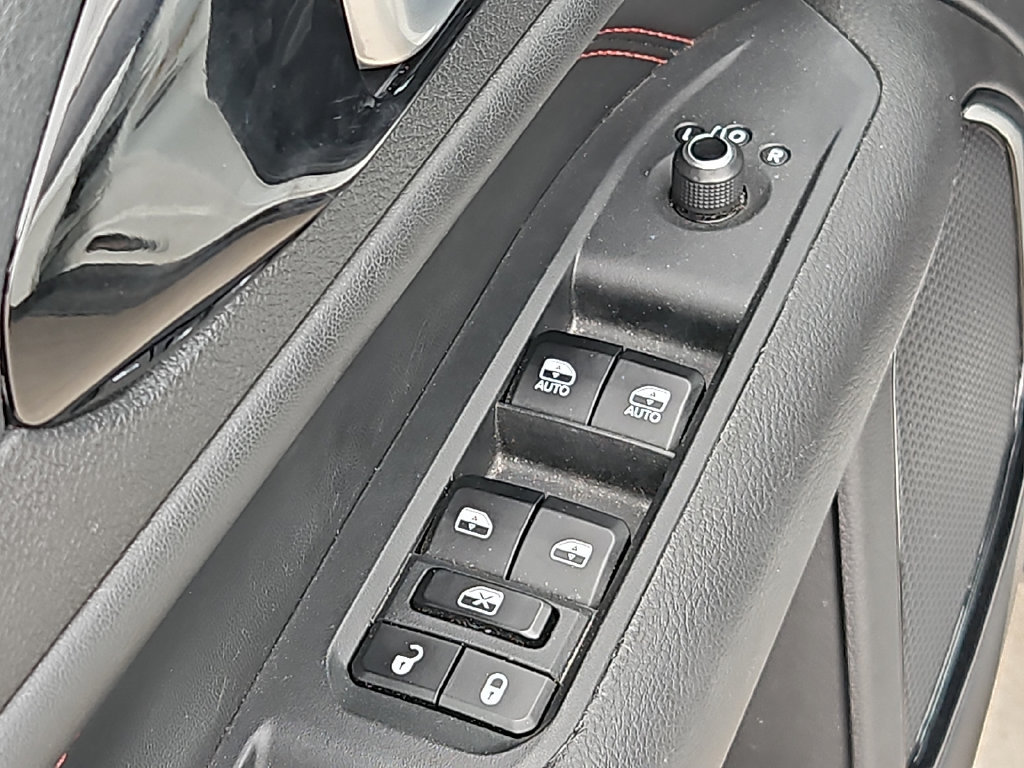 Used 2025 Jeep Compass Trailhawk AWD/4WD image 13