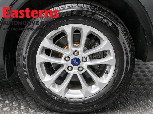 Used 2022 Ford Escape SE w/ Cold Weather Package image 8