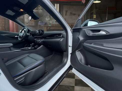 Used 2025 Buick Envista Sport Touring image 17