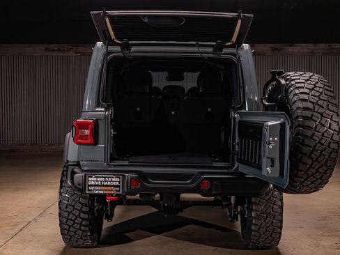 Used 2025 Jeep Wrangler Unlimited Rubicon image 9