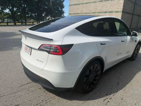 Used 2022 Tesla Model Y Performance AWD/4WD image 3