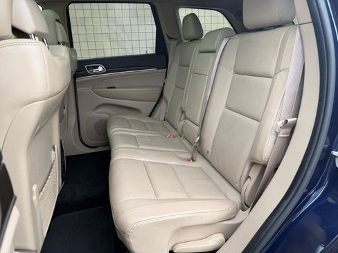 Used 2015 Jeep Grand Cherokee Limited w/ Luxury Group II AWD/4WD image 39