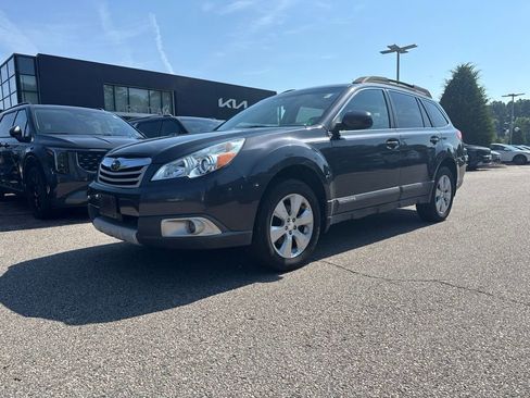 Used 2011 Subaru Outback 2.5i Limited AWD/4WD image 2