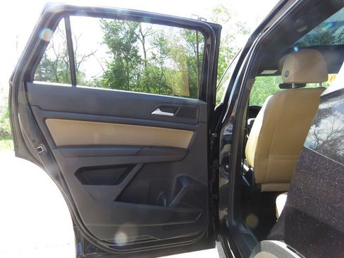 Used 2020 Volkswagen Atlas Cross Sport SEL R-Line AWD/4WD image 19