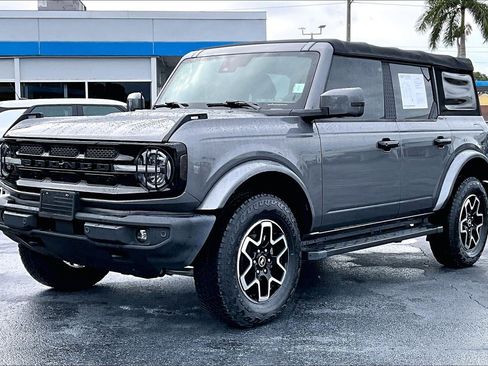 Used 2021 Ford Bronco Outer Banks image 2