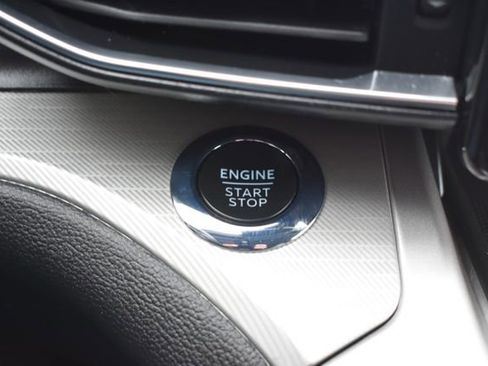 Used 2022 Ford Explorer XLT w/ Equipment Group 202A image 30