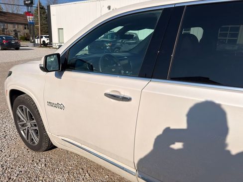 Used 2023 Chevrolet Traverse High Country image 9