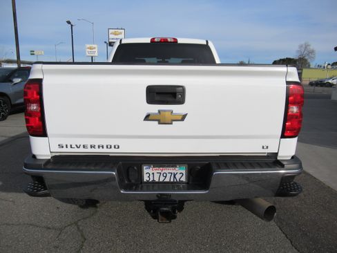 Used 2018 Chevrolet Silverado 2500 LT AWD/4WD image 7