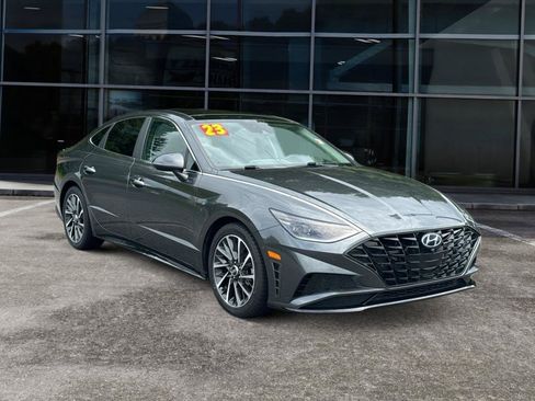 Used 2023 Hyundai Sonata Limited w/ Preferred Accessory Package FWD image 3