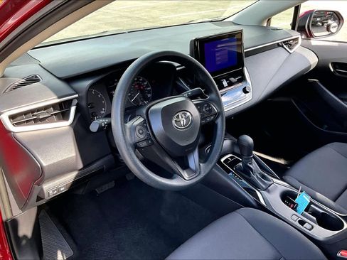 Certified 2025 Toyota Corolla LE image 17
