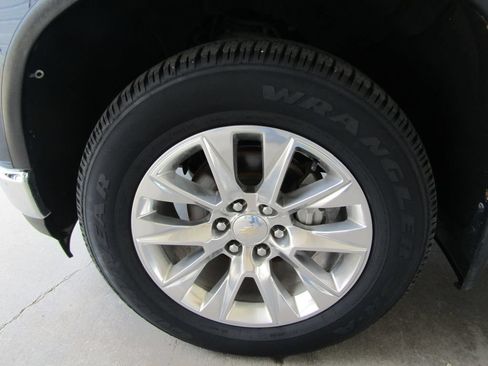 Used 2020 Chevrolet Silverado 1500 LTZ w/ LTZ Plus Package AWD/4WD image 35