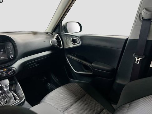 Certified 2025 Kia Soul LX image 22