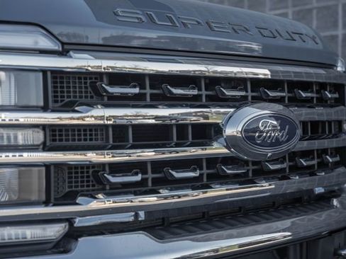 Used 2023 Ford F250 Lariat w/ Chrome Package image 11