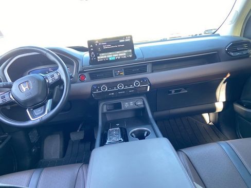 Used 2025 Honda Pilot Elite image 15