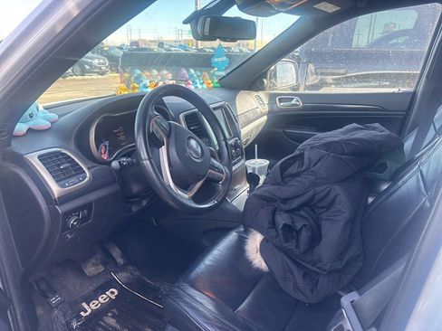 Used 2014 Jeep Grand Cherokee Laredo w/ 18" Wheel & 8.4" Radio Group image 7