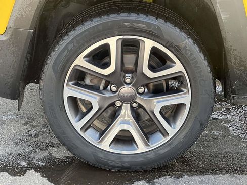 Used 2017 Jeep Renegade Latitude w/ Cold Weather Group image 9