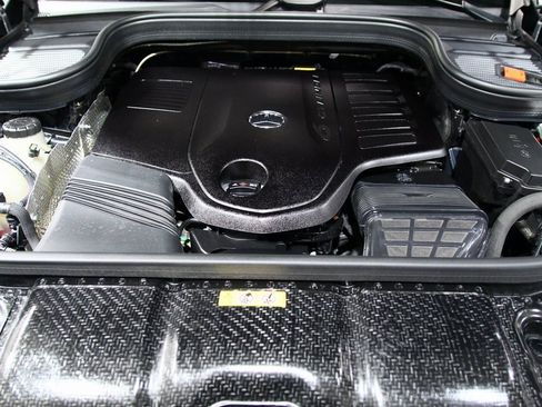 Used 2025 Mercedes-Benz GLS 450 4MATIC image 31