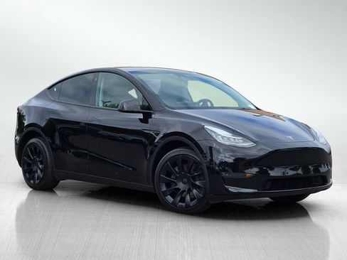 Used 2023 Tesla Model Y Long Range AWD/4WD image 2