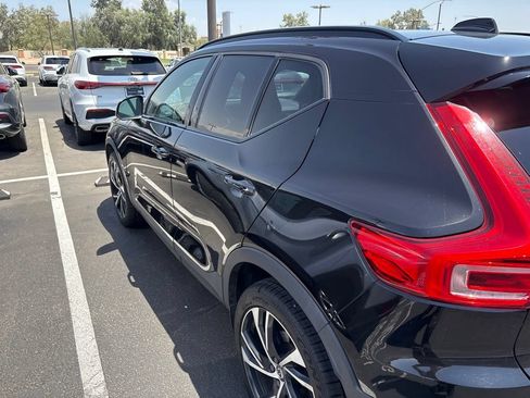 Used 2021 Volvo XC40 T4 R-Design w/ Advanced Package FWD image 2