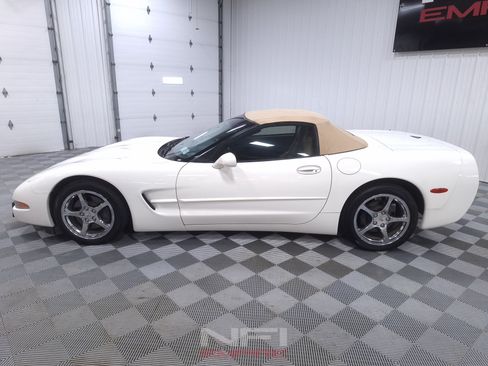 Used 2001 Chevrolet Corvette Coupe w/ Preferred Equipment Group2 RWD image 4