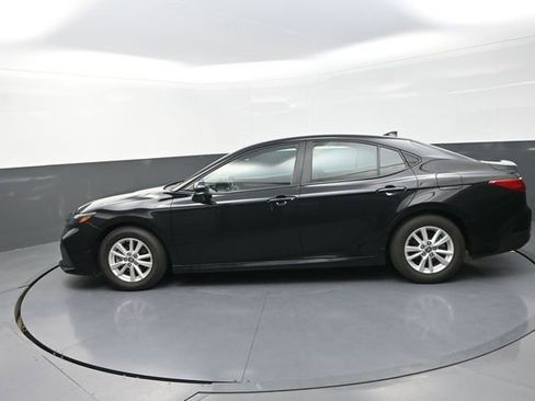 Used 2025 Toyota Camry LE image 46