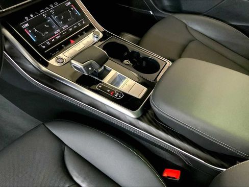 Used 2023 Audi Q8 Prestige image 16