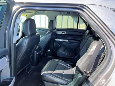 Used 2023 Ford Explorer Limited w/ Equipment Group 301A AWD/4WD image 11