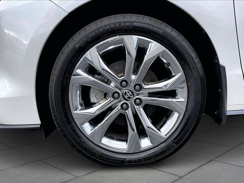 Used 2024 Toyota Sienna Platinum image 10