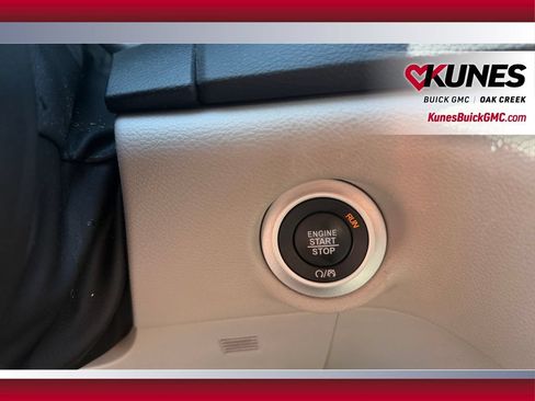 Used 2024 Chrysler Pacifica Touring-L FWD image 32