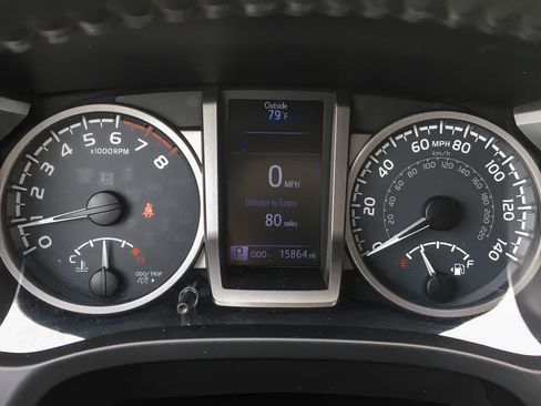 Used 2016 Toyota Tacoma SR5 RWD image 29