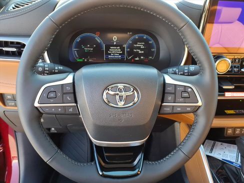 New 2026 Toyota Highlander Platinum image 12