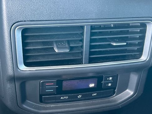 Used 2024 Volkswagen Atlas SE FWD image 14