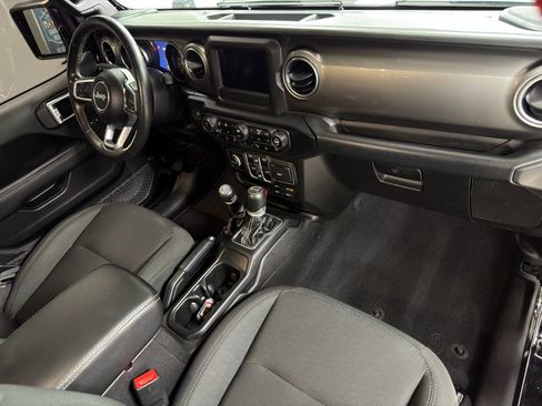 Used 2019 Jeep Wrangler Unlimited Sahara w/ Safety Group image 27