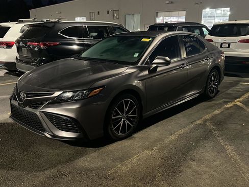 Certified 2023 Toyota Camry SE image 2