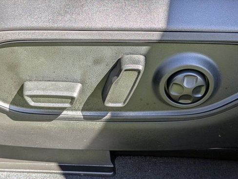 New 2025 Jeep Grand Cherokee Altitude RWD image 19