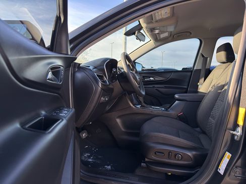 Used 2018 Chevrolet Equinox LT image 11