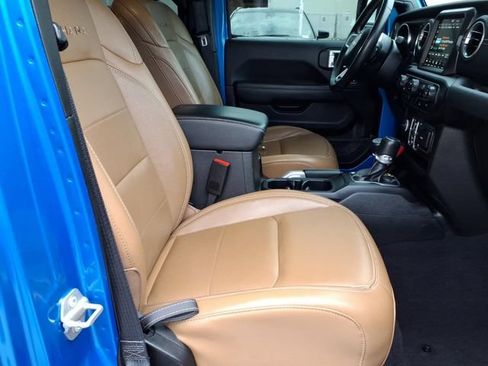 Used 2022 Jeep Wrangler Unlimited Sahara w/ Cold Weather Group AWD/4WD image 23
