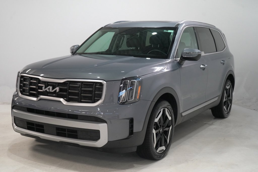 Used 2025 Kia Telluride S AWD/4WD image 3