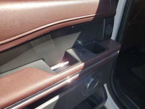 Used 2023 Ford Expedition Limited image 18