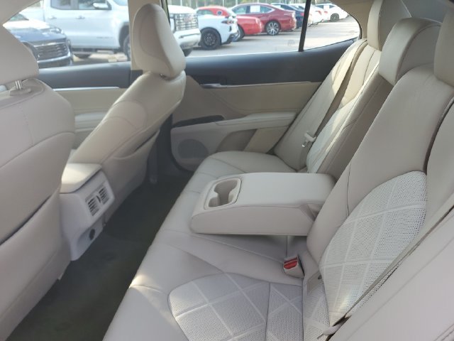 Used 2018 Toyota Camry XLE FWD image 14