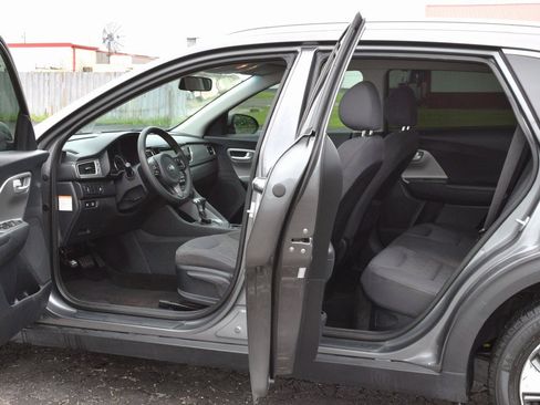 Used 2017 Kia Niro LX image 7