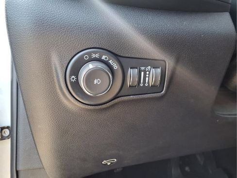 Used 2025 Jeep Compass Trailhawk AWD/4WD image 15