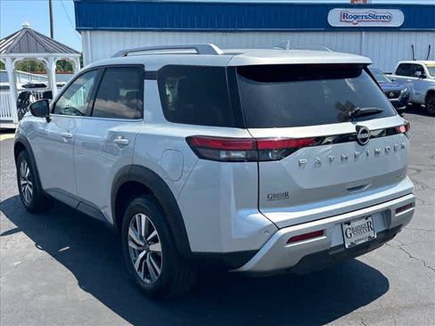 Certified 2025 Nissan Pathfinder SL FWD image 5