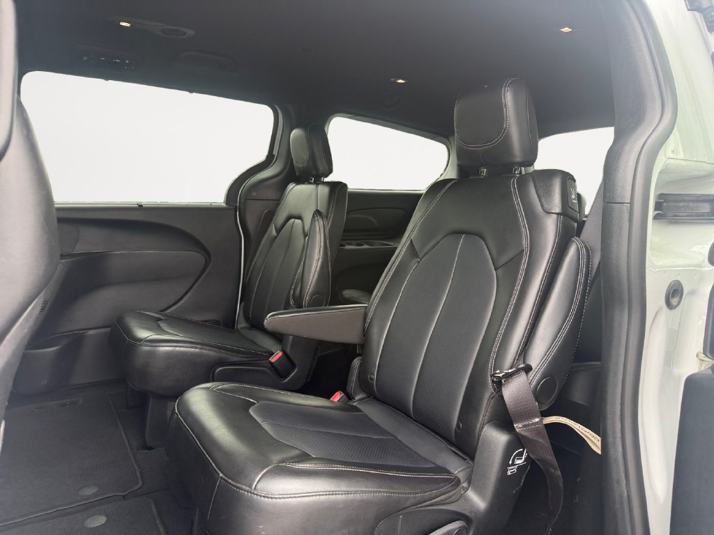Used 2025 Chrysler Pacifica Select FWD image 13